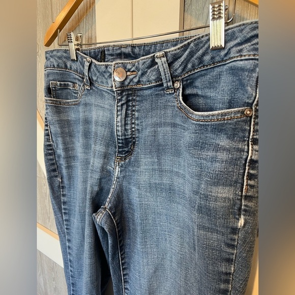 WJ2. LEE WOMEN’S CURVY FIT BOOTCUT JEAN 12 SHORT • Inseam 29 - Picture 3 of 5